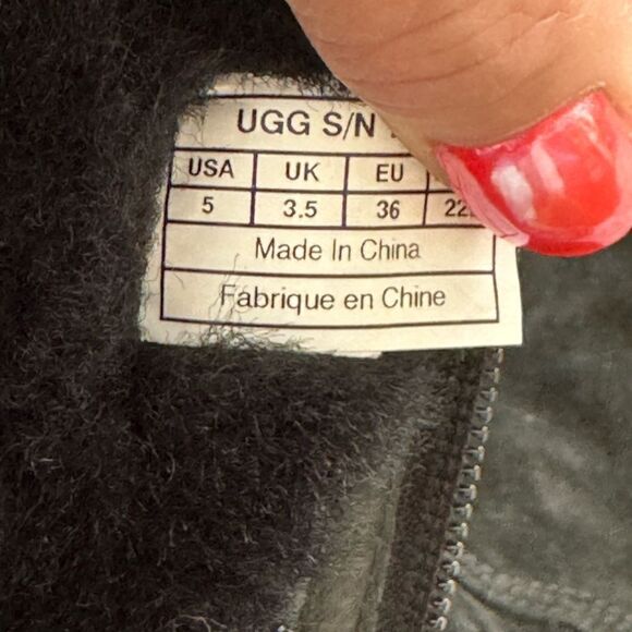 UGG Greenfield ZIP/ metal Ugg logo EUC SZ 5 - Picture 9 of 9